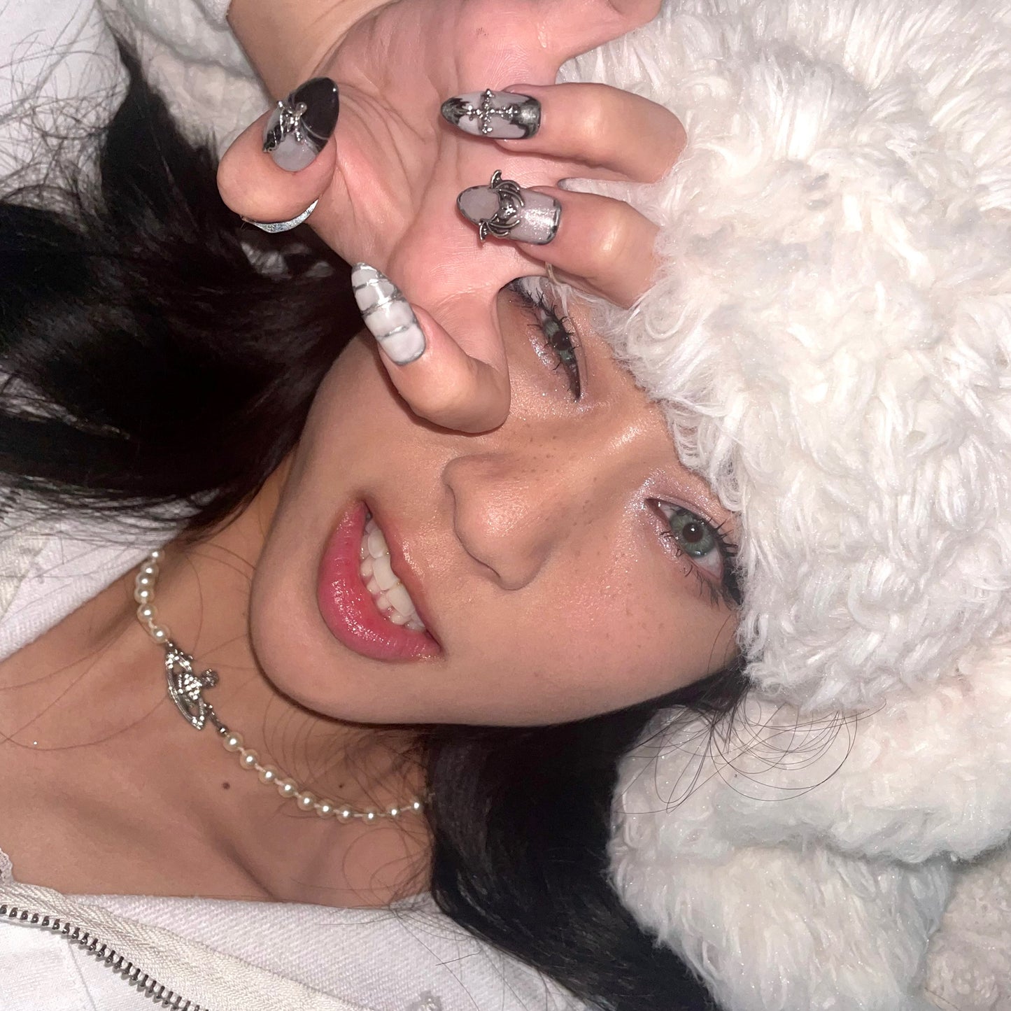 Chrome Witch Clip-on Nails